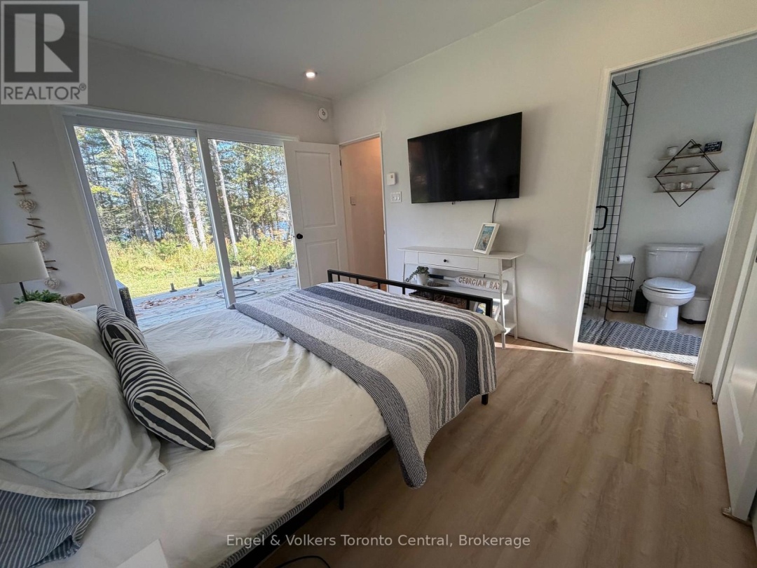 736 2190 ISLAND, Georgian Bay
