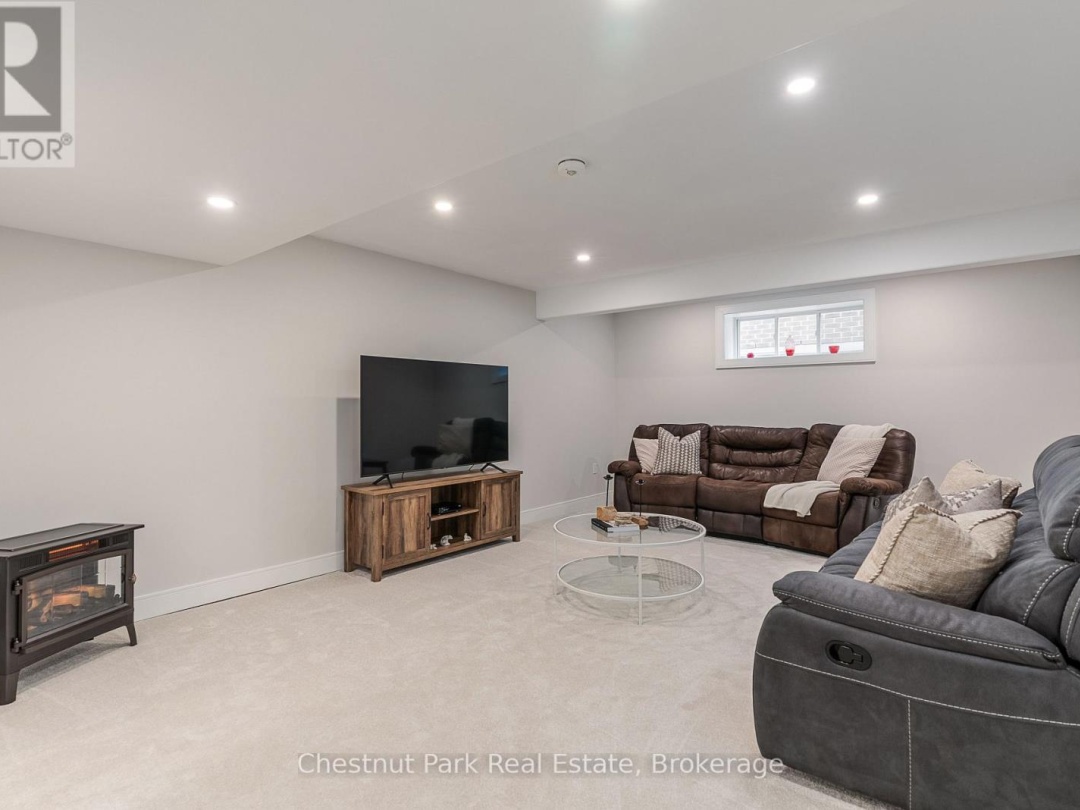 76 SELKIRK DRIVE, Huntsville (Chaffey)
