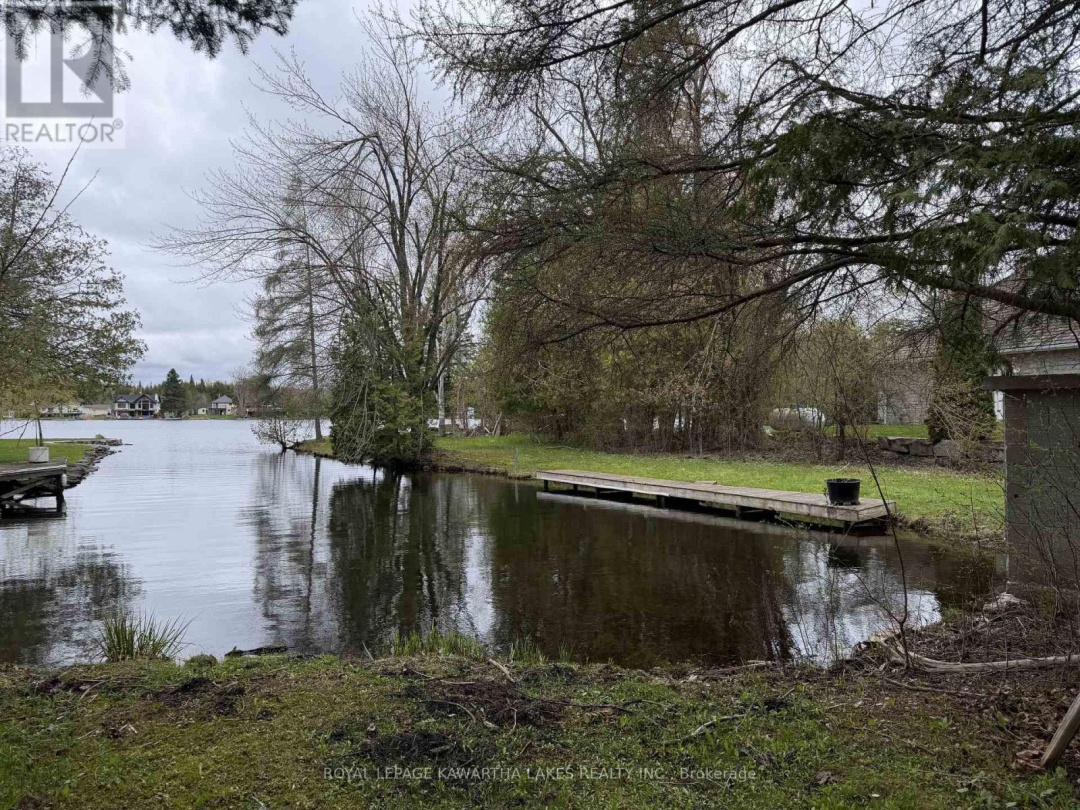 8 STURGEON GLEN ROAD, Sturgeon Lake