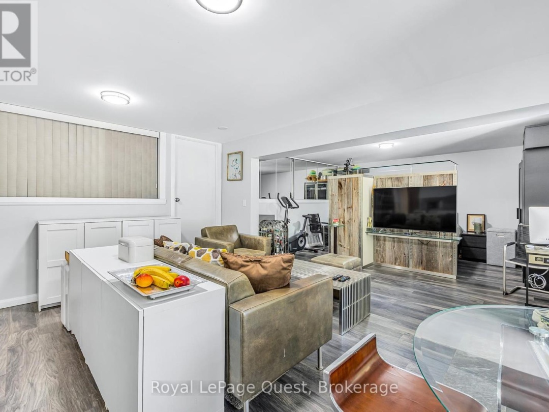 214 MISSISSAGA STREET W, 