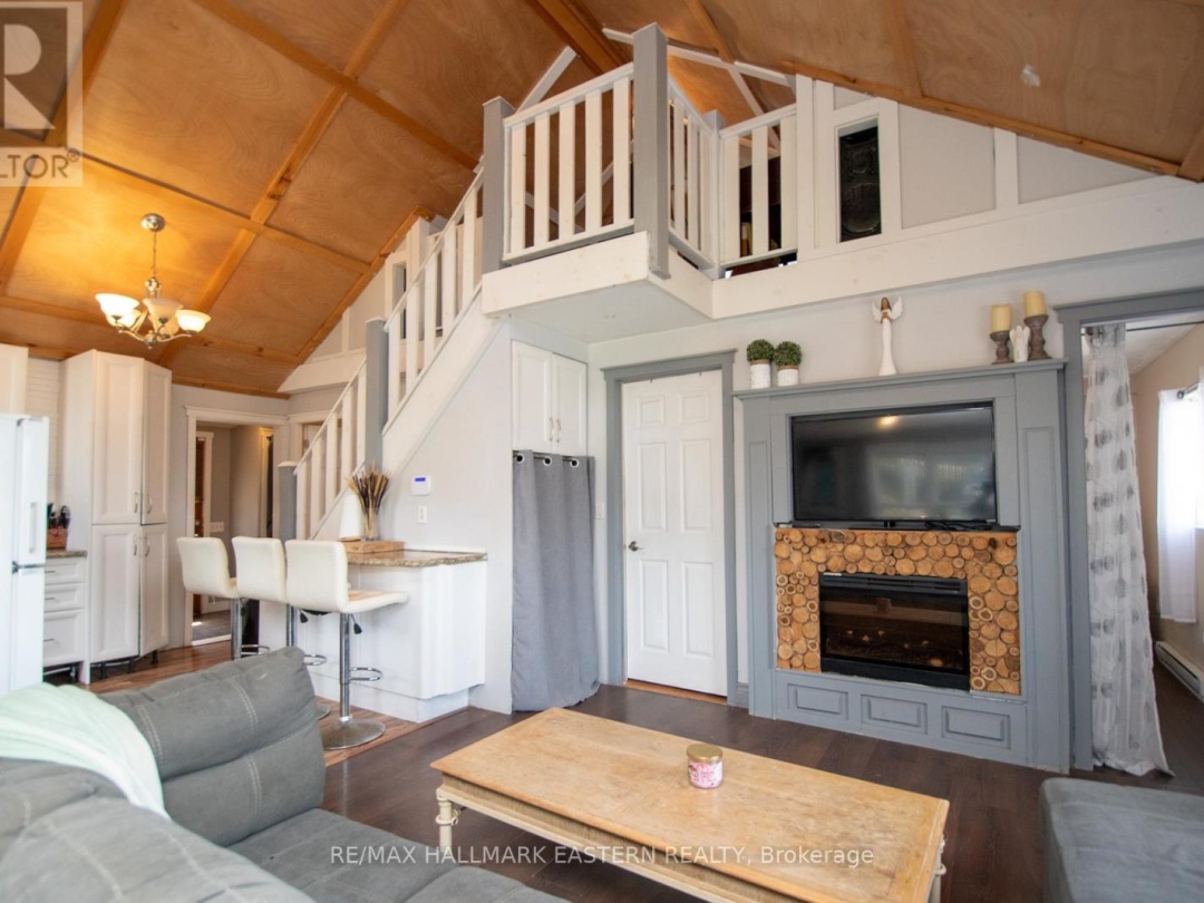 2305 THURSTONIA ROAD, Sturgeon Lake