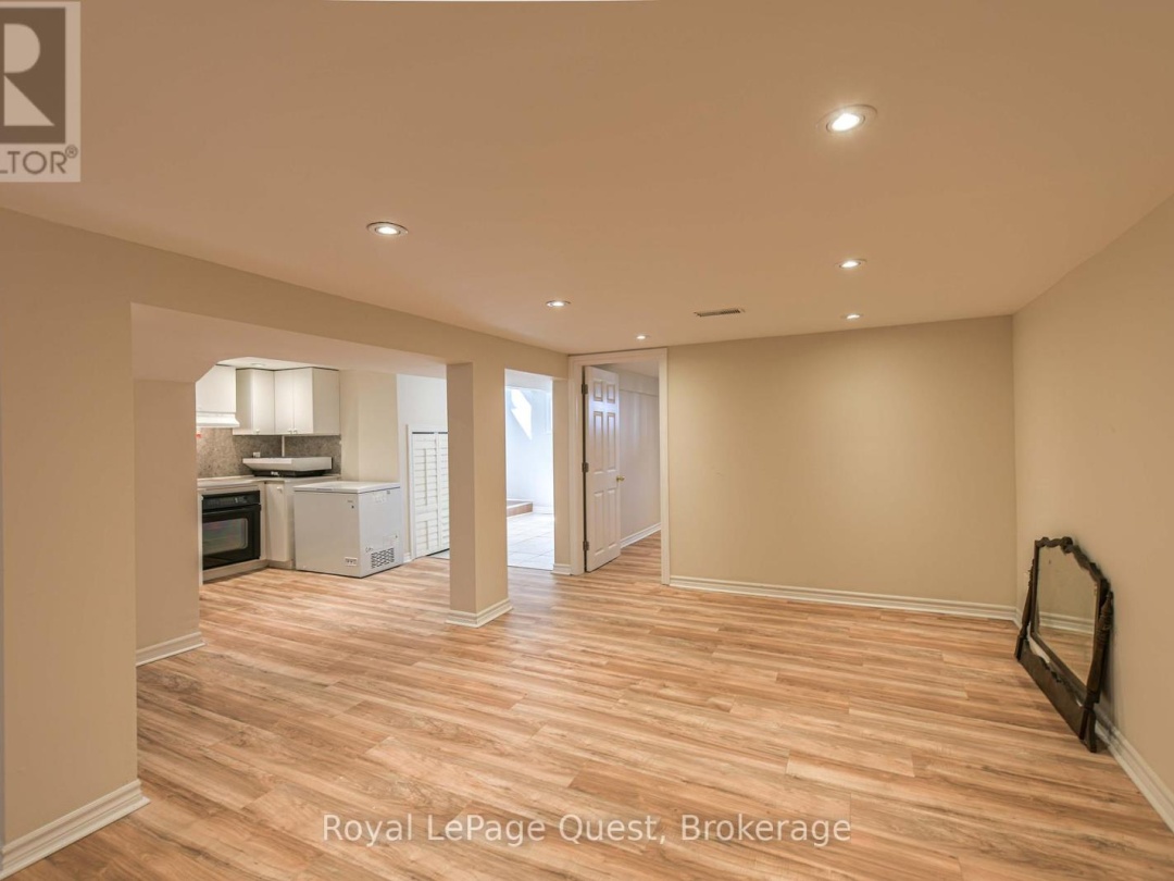 401 MISSISSAGA STREET W, 