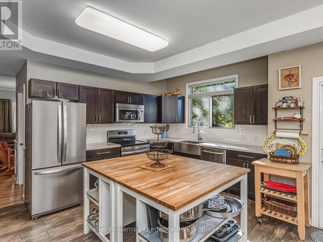 19 HURON TRAIL, Six Mile Lake