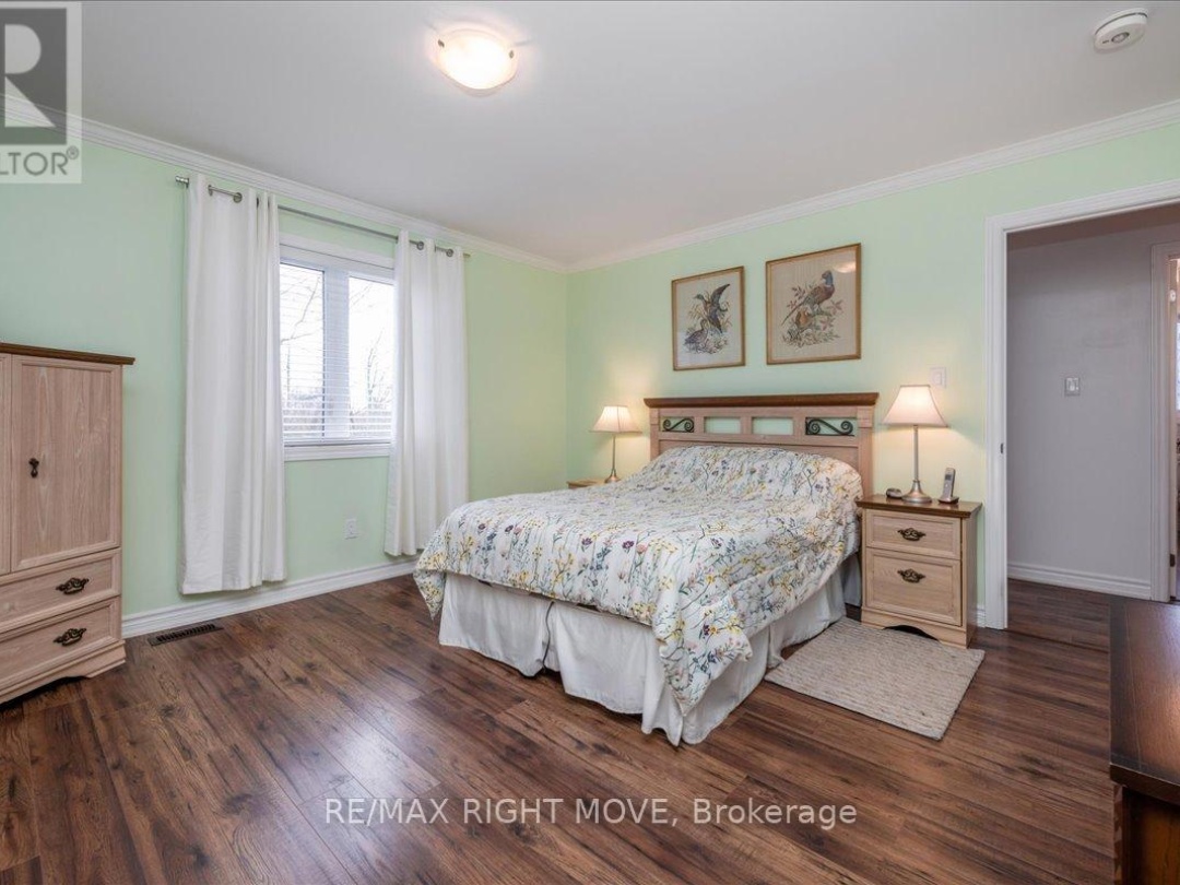1 SINCLAIR CRESCENT, Ramara (Atherley)