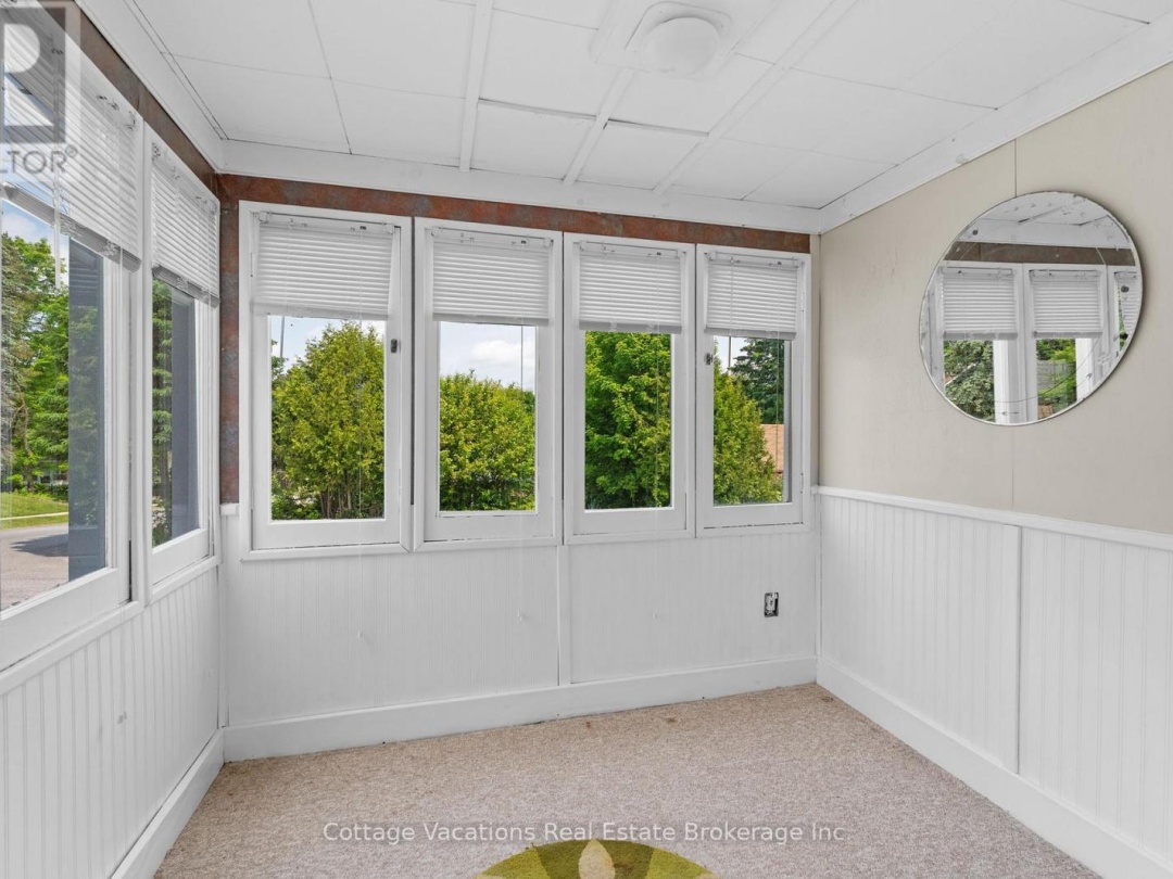 1 DUNCAN STREET E, 