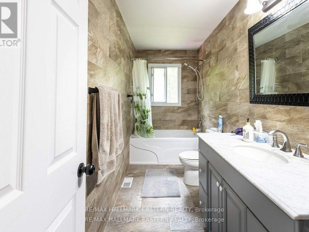 7 JUNIPER ISLE ROAD, Kawartha Lakes (Coboconk)
