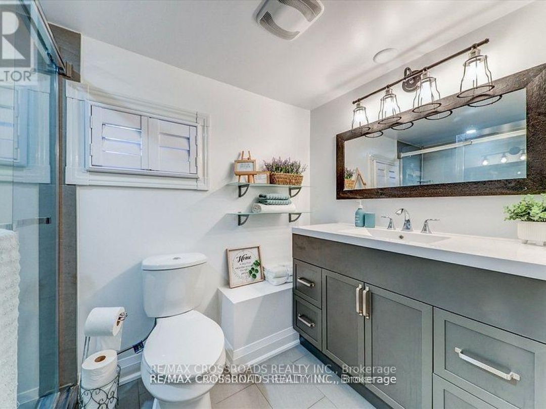 5794 VICTORIA PARK ROAD, 