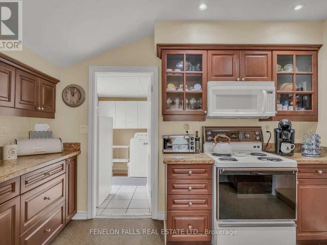 12 NORTH STREET, Kawartha Lakes (Fenelon Falls)