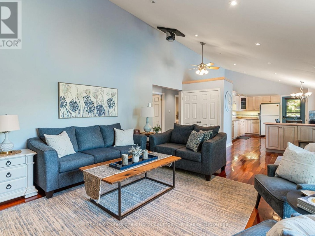1086 CAMERON LANE, 