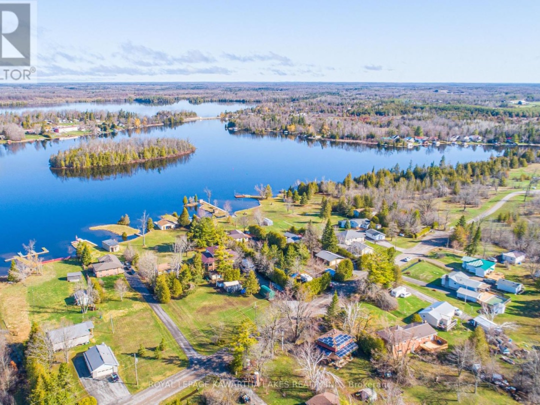 63 ROBINSON AVENUE, Mitchell Lake