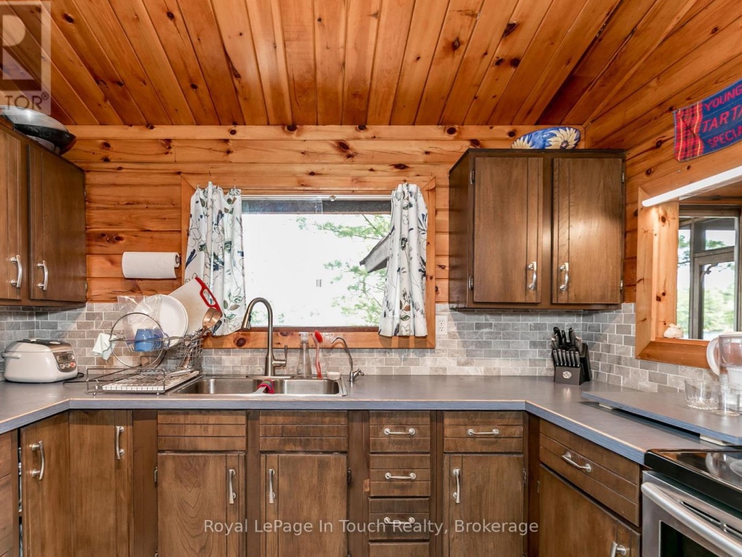 B207-7 WAHSOUNE ISLAND, Georgian Bay