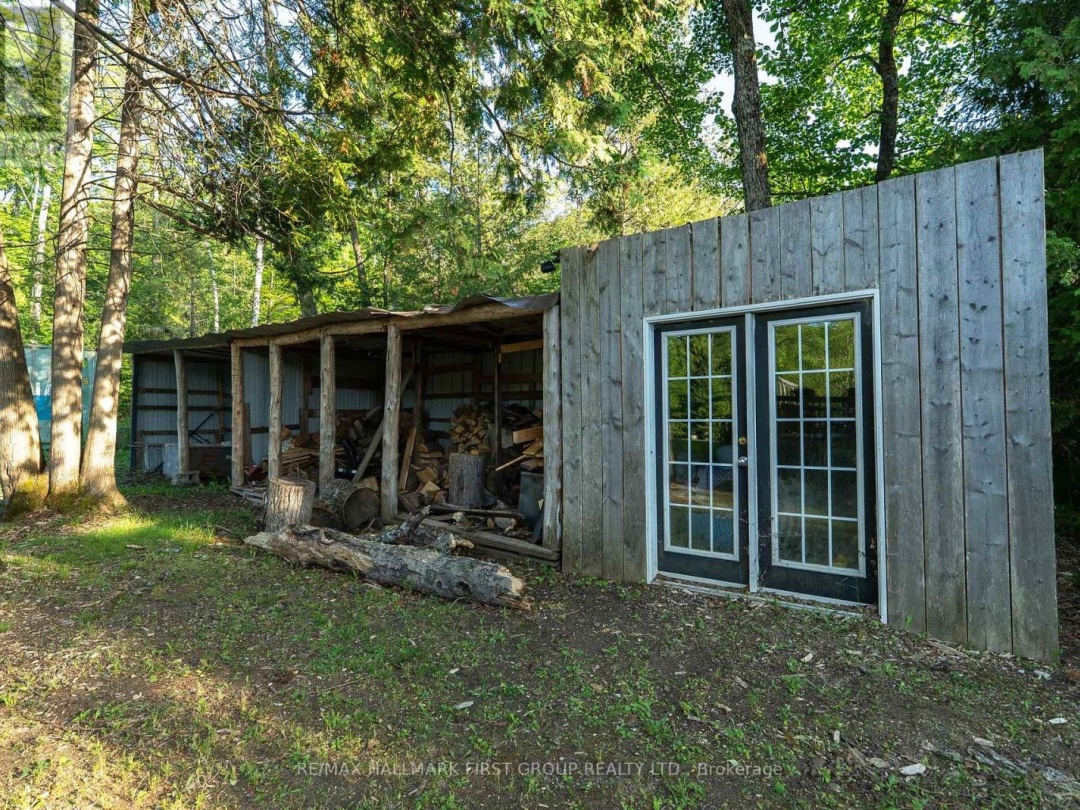 402 STEENBURG LAKE ROAD S, 