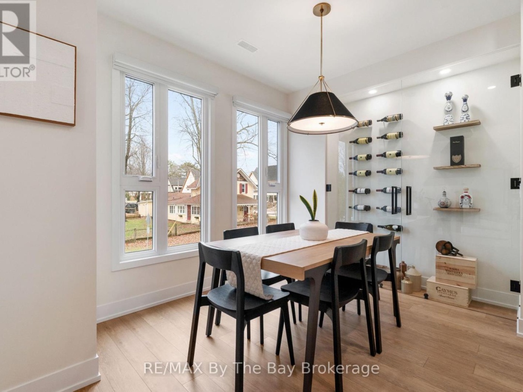 8 BRU LOR LANE, Lake Simcoe
