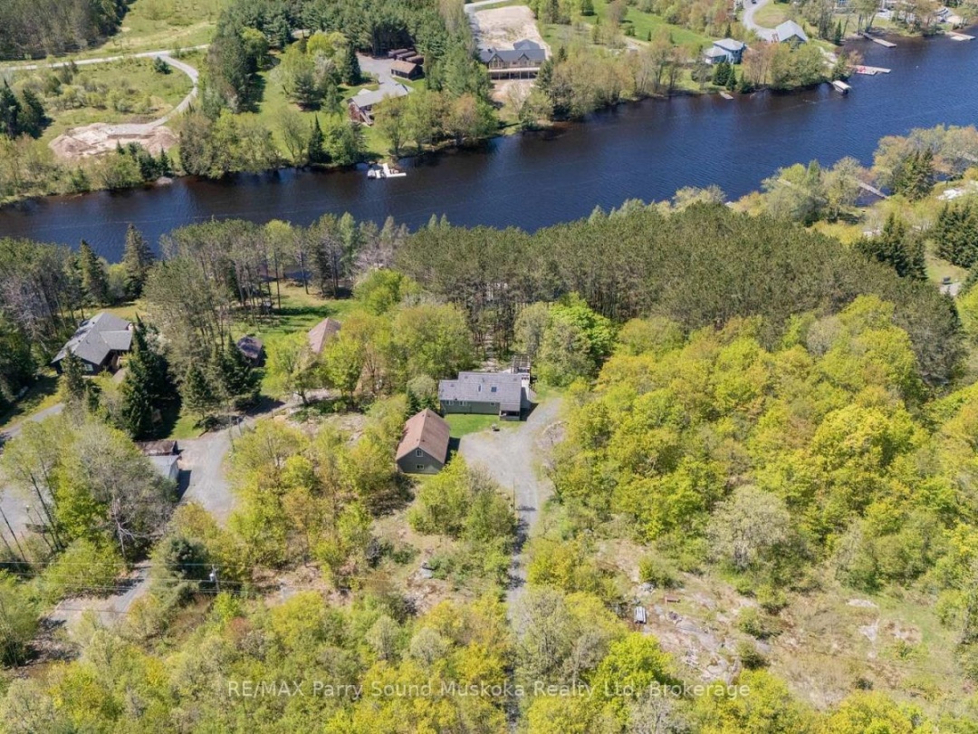 587 CENTRE ROAD, Manitouwabing Lake