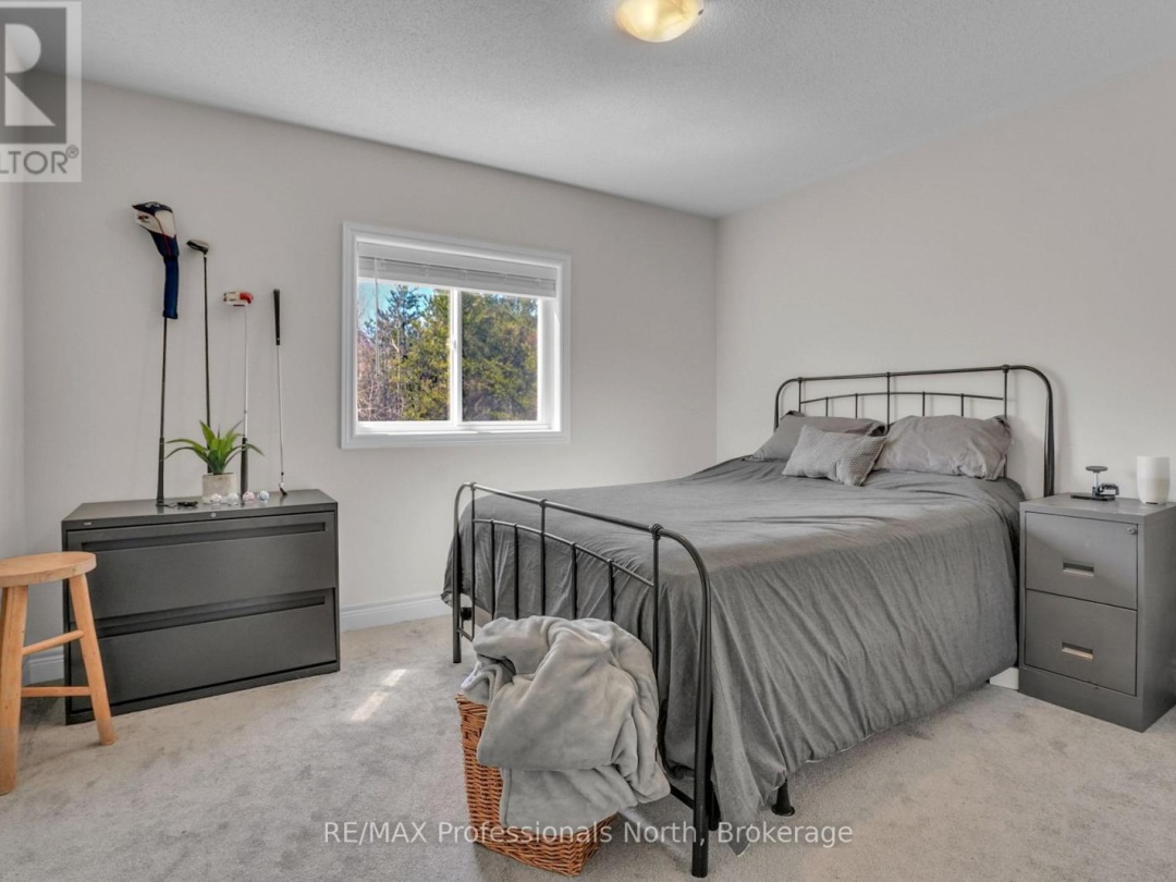 33 WHITEHORN PARK ROAD W, Bracebridge (Macaulay)