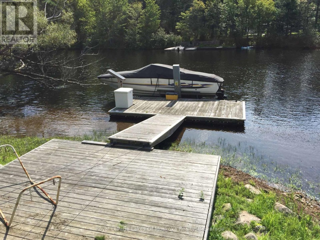 183 SANTAS VILLAGE ROAD, Muskoka River