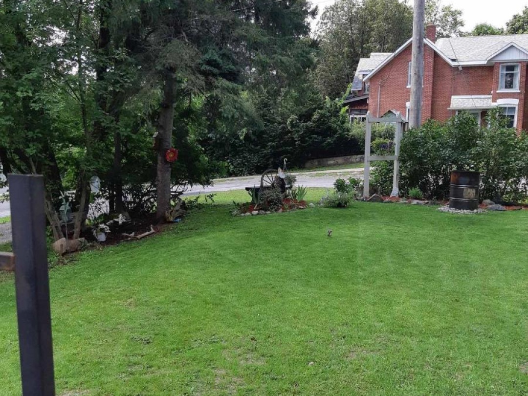 4 DICKSON STREET, Kawartha Lakes (Kinmount)