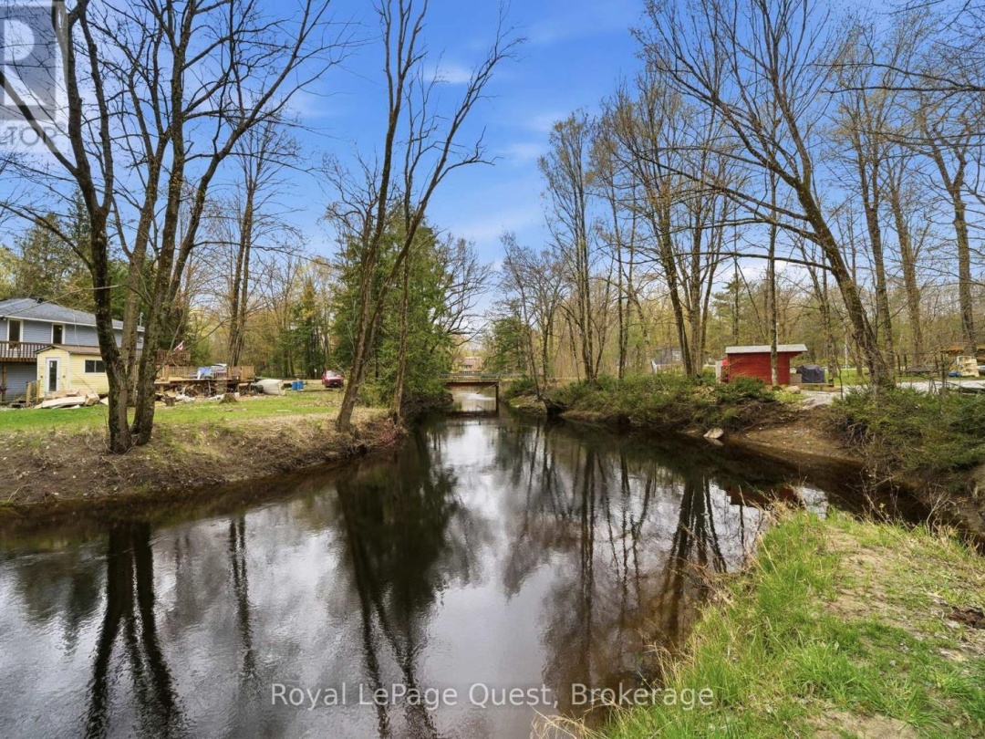 7476 ASH CRESCENT, Black River