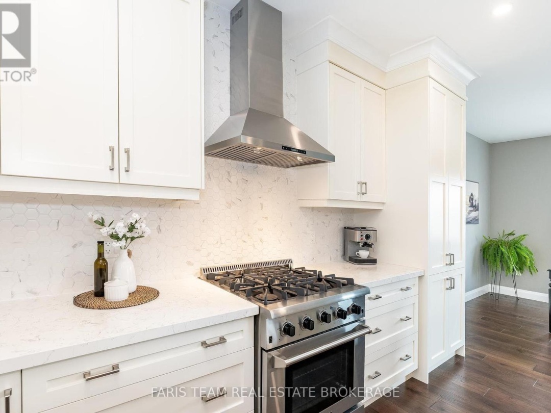 5 BREANNA BOULEVARD, 