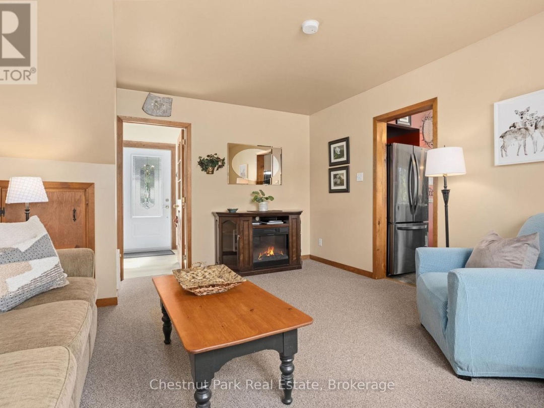 527 HARP LAKE ROAD, Harp Lake