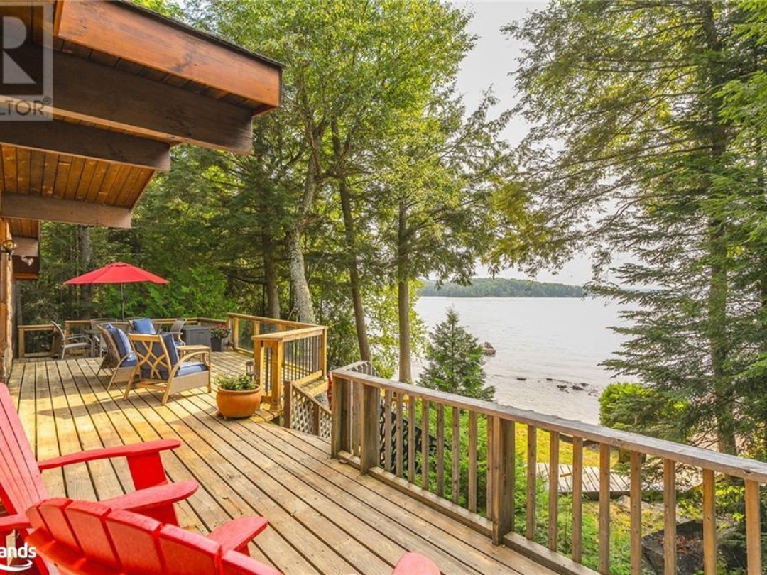 4833 Kennisis Lake Road, Kennisis Lake