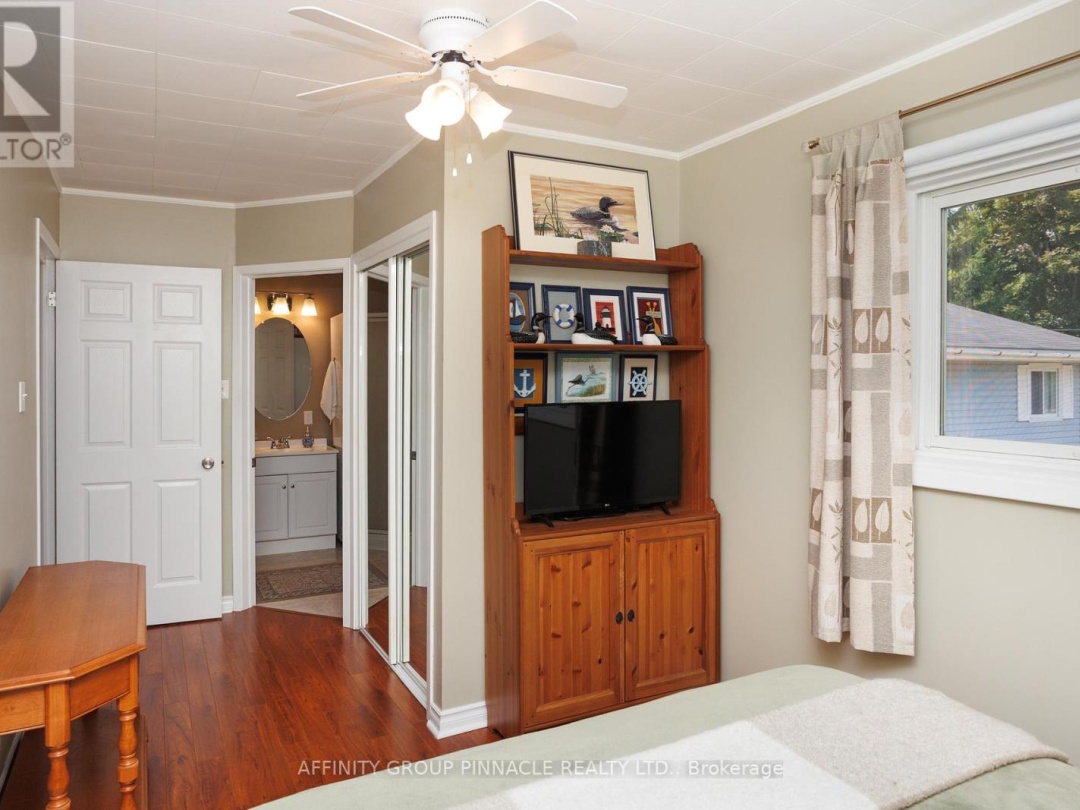 11 LAKEVIEW CRESCENT, 