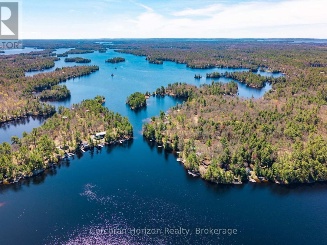462 ISLAND 90 ISLAND, Six Mile Lake