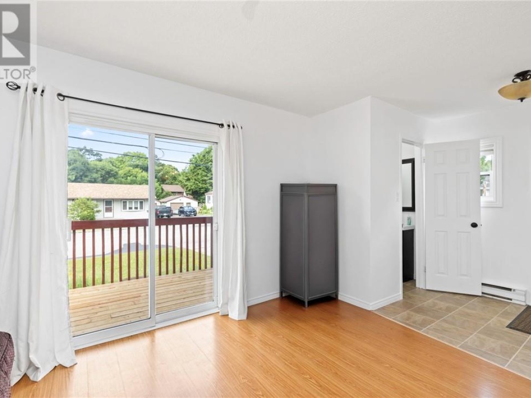 5 Hillcrest Avenue, 