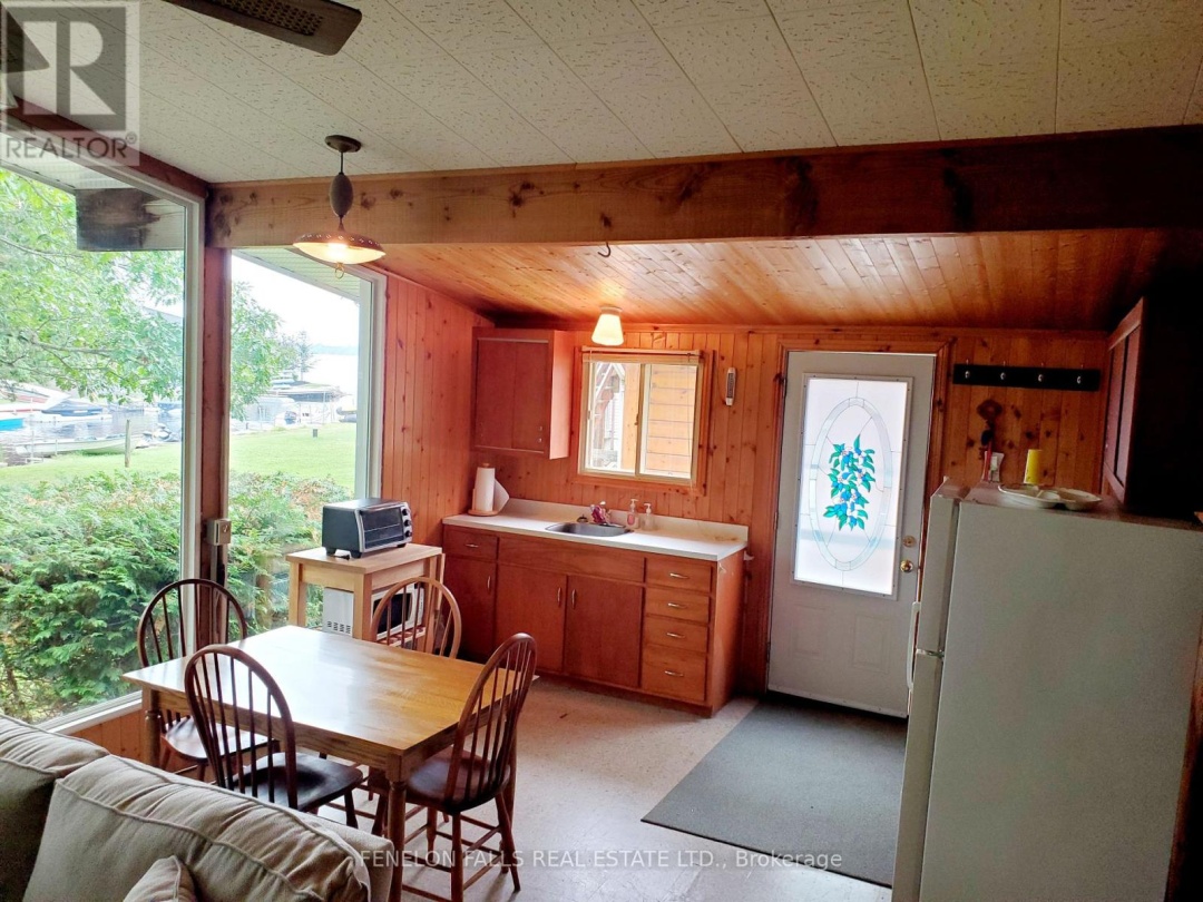 9 GOLD STREET, Sturgeon Lake
