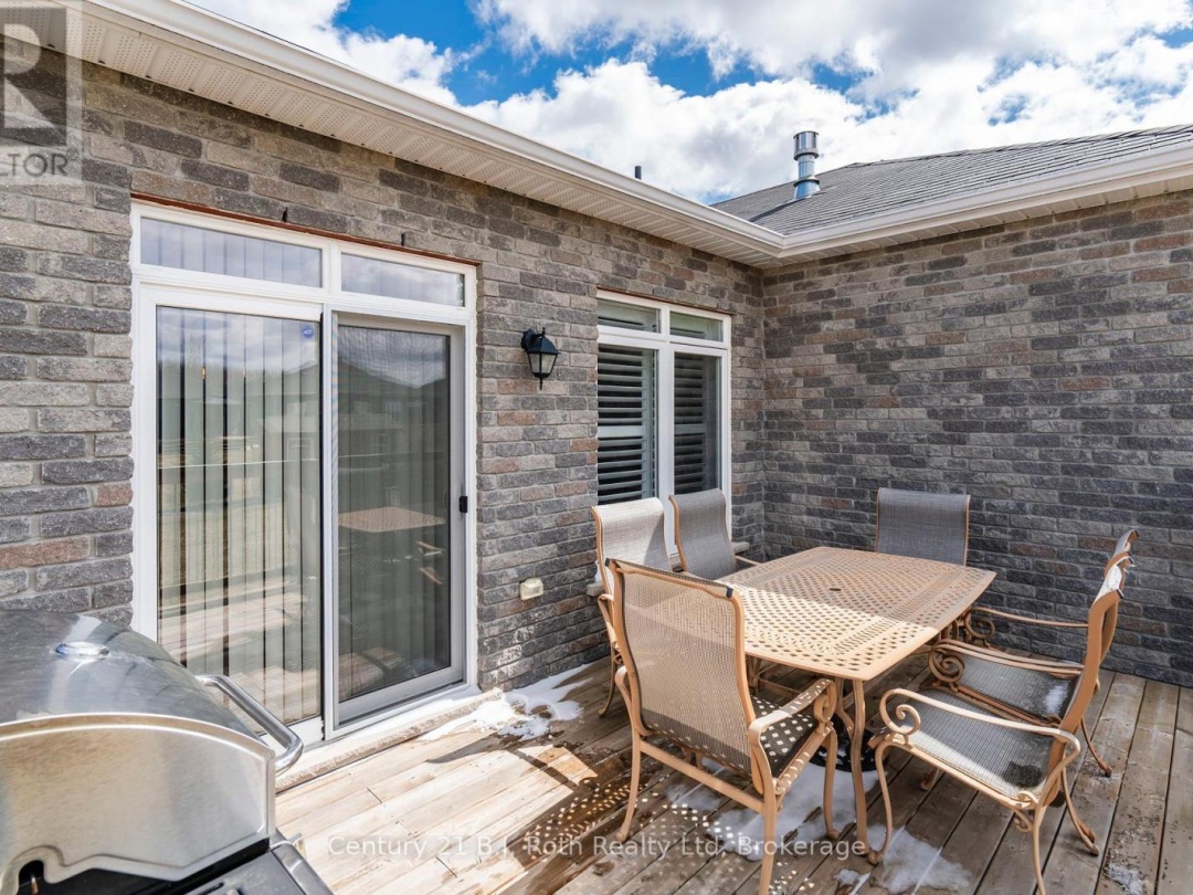 4 CHARLIE RAWSON BOULEVARD, Tay (Victoria Harbour)