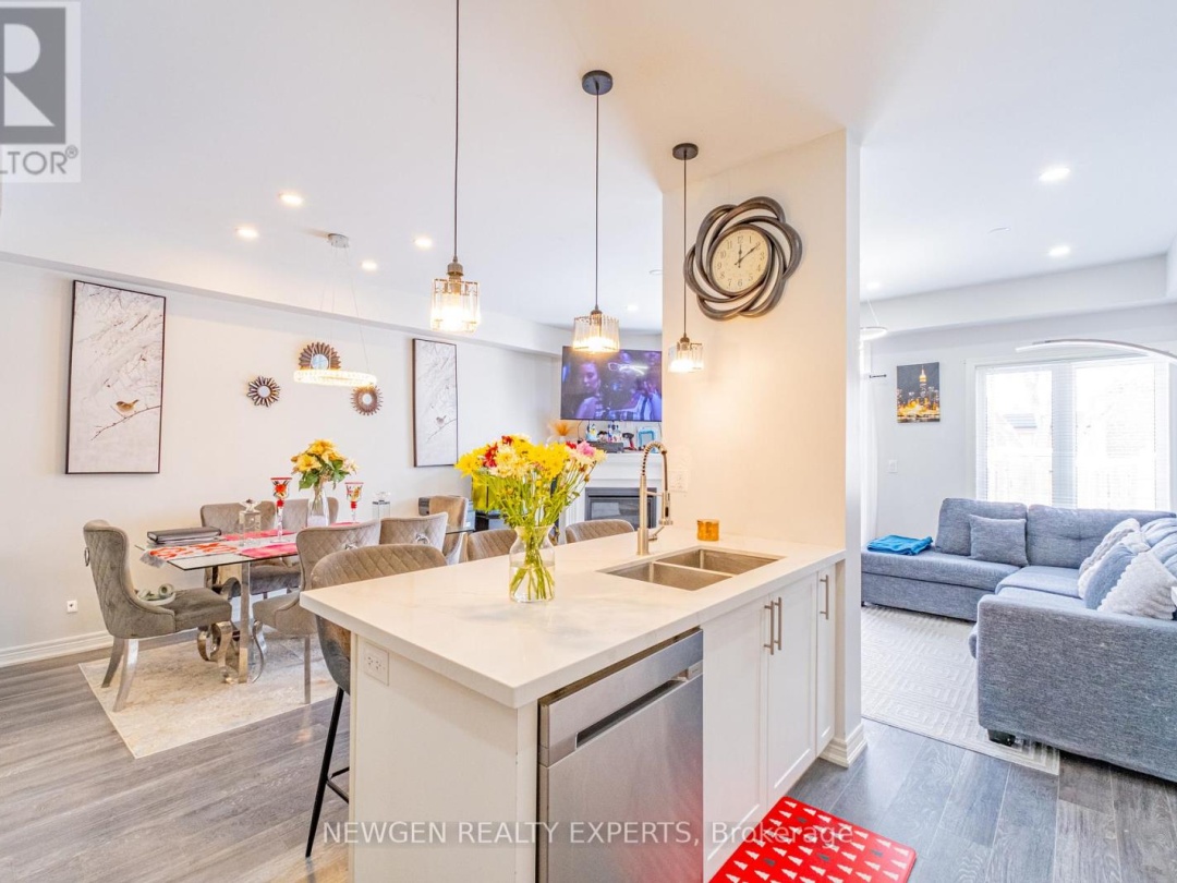 22 CHURCHLEA MEWS, Orillia