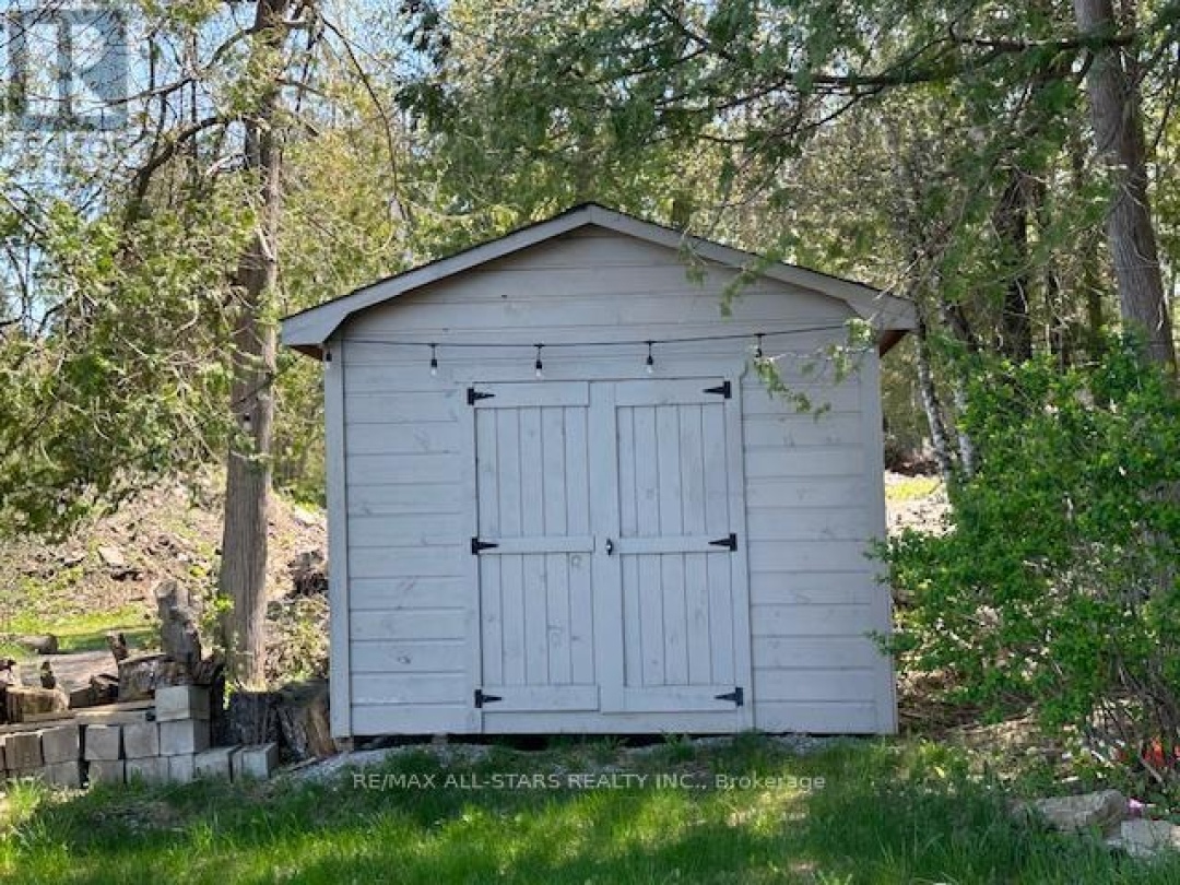15 MANCHESTER TRAIL, Sturgeon Lake