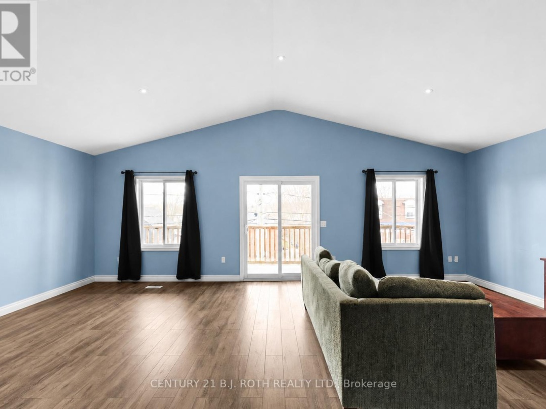 102 DUNLOP STREET, Orillia