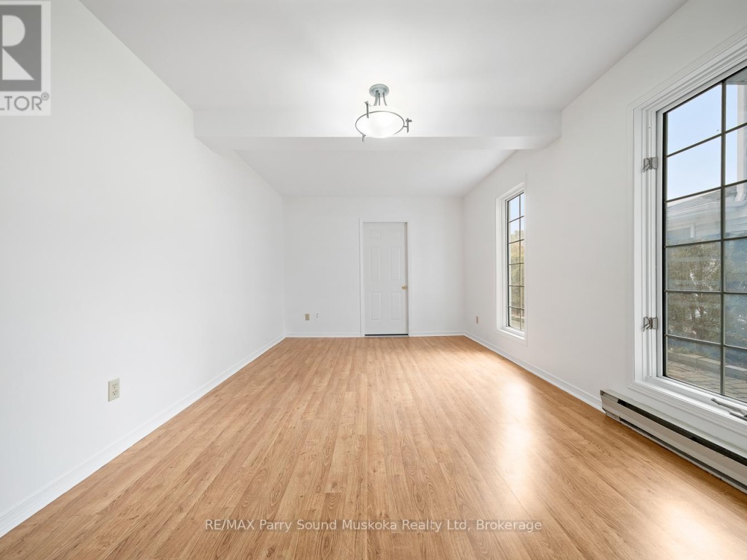18 GEORGIAN BAY AVENUE, Parry Sound