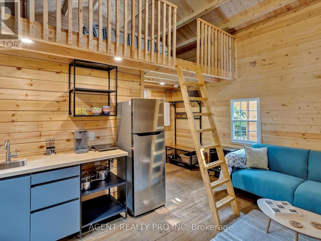 21 ORIOLE ROAD, Cameron Lake