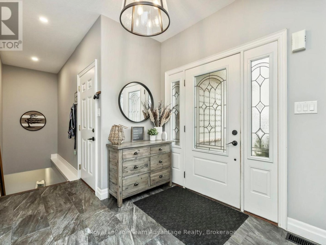 8 AVERY COURT, Parry Sound