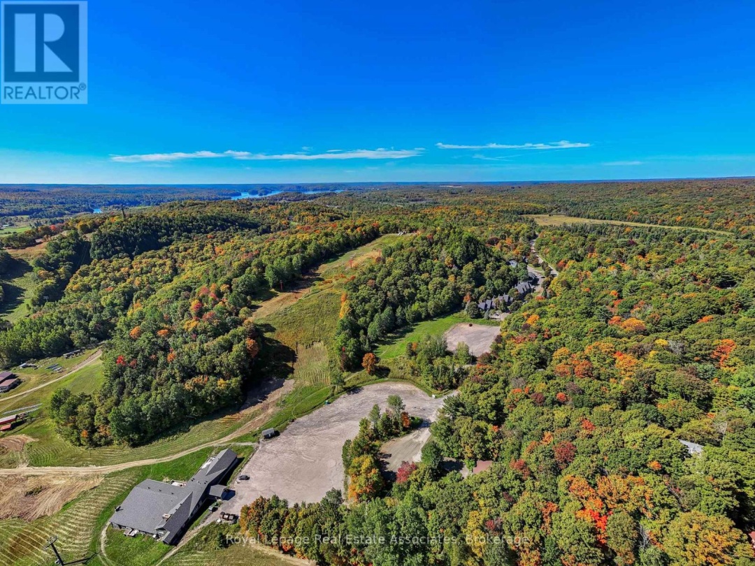 16 - 1581 HIDDEN VALLEY ROAD, 