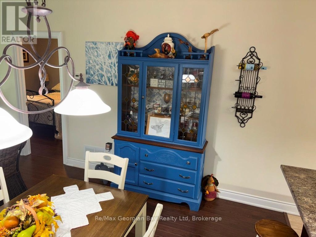 10 MAPLE COURT, 