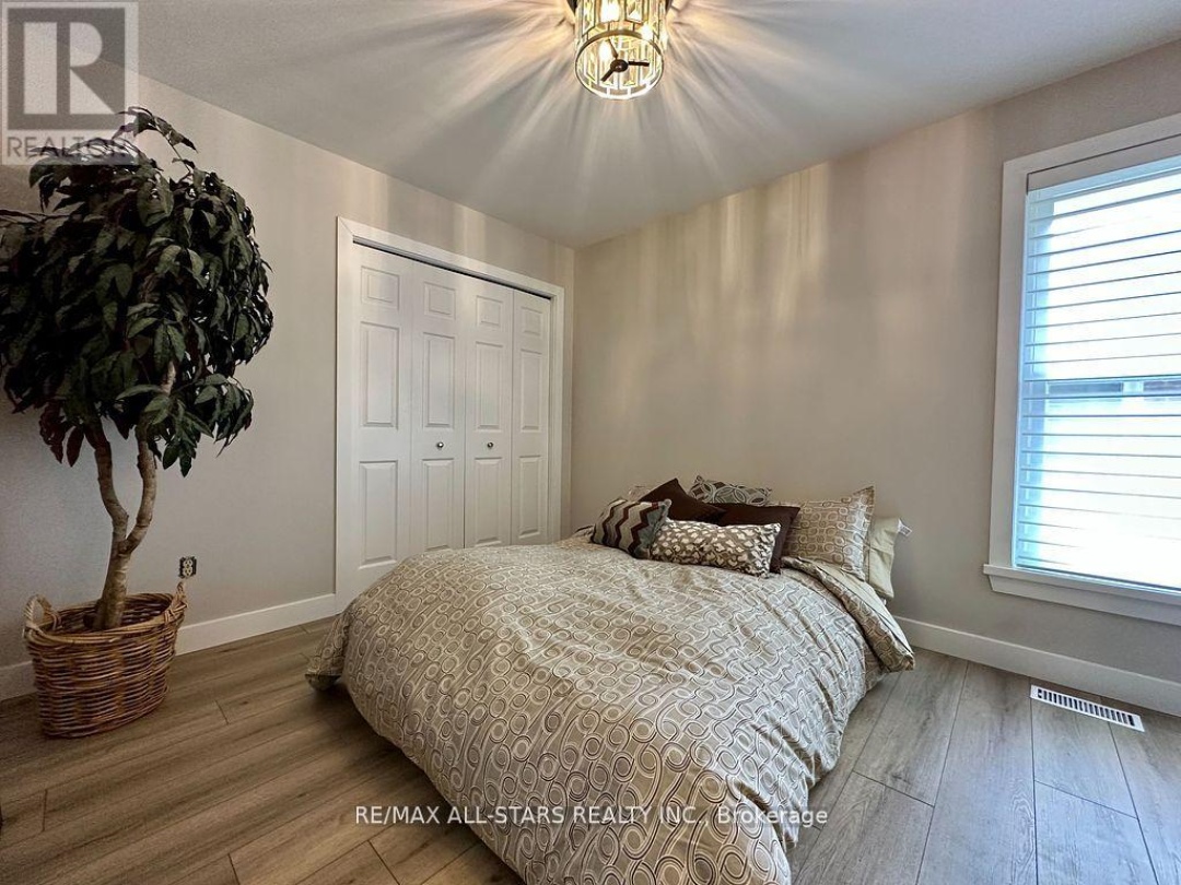 36 RUSSELL HILL ROAD, Kawartha Lakes (Bobcaygeon)