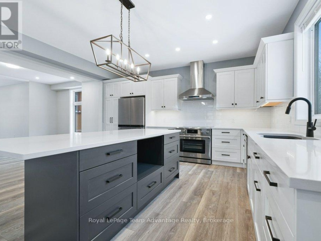 18 AVERY COURT, Parry Sound