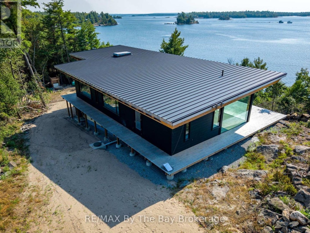 11324 ISLAND 1810/BONE ISLAND, Georgian Bay