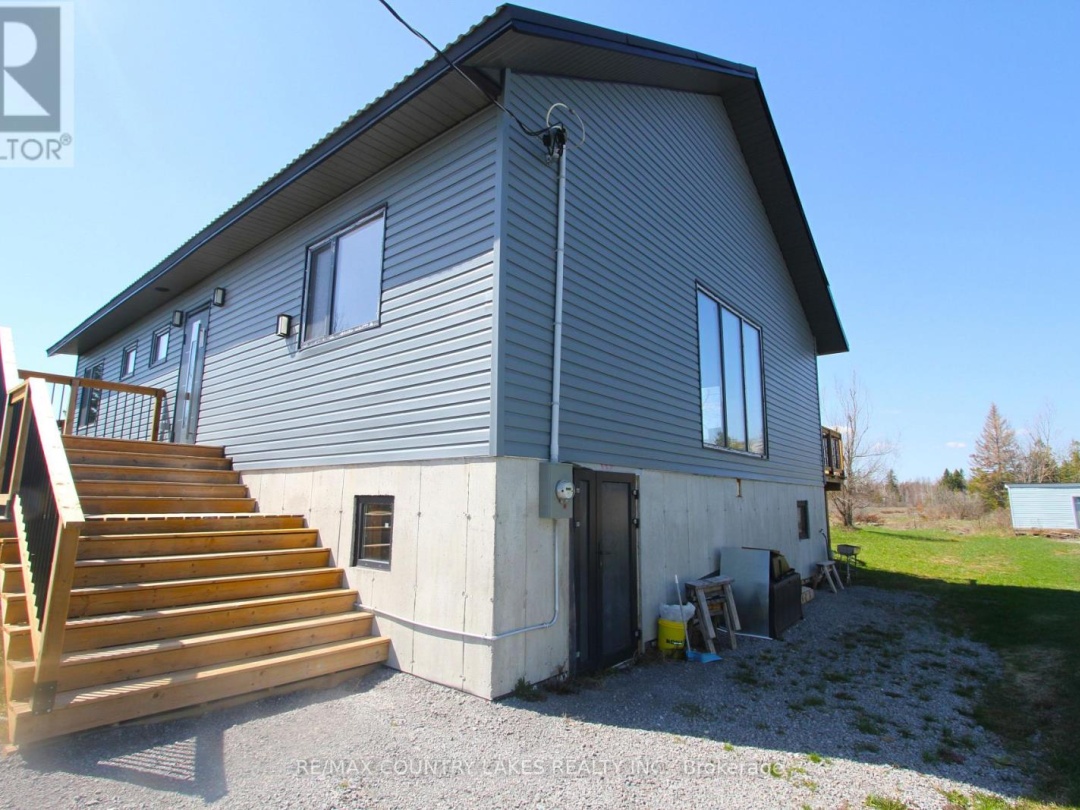 264 MCGUIRE BEACH ROAD, Canal Lake