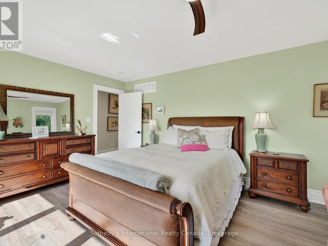 1082 BEAUMONT FARM ROAD, Muskoka River