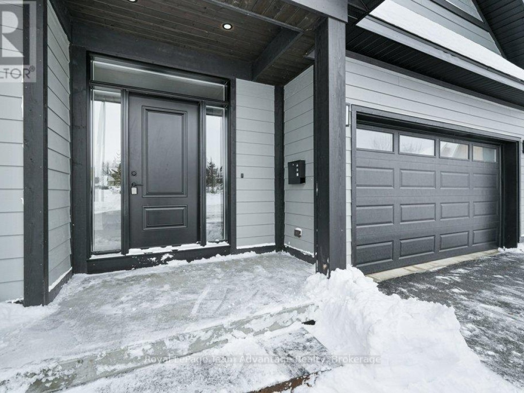 18 AVERY COURT, Parry Sound