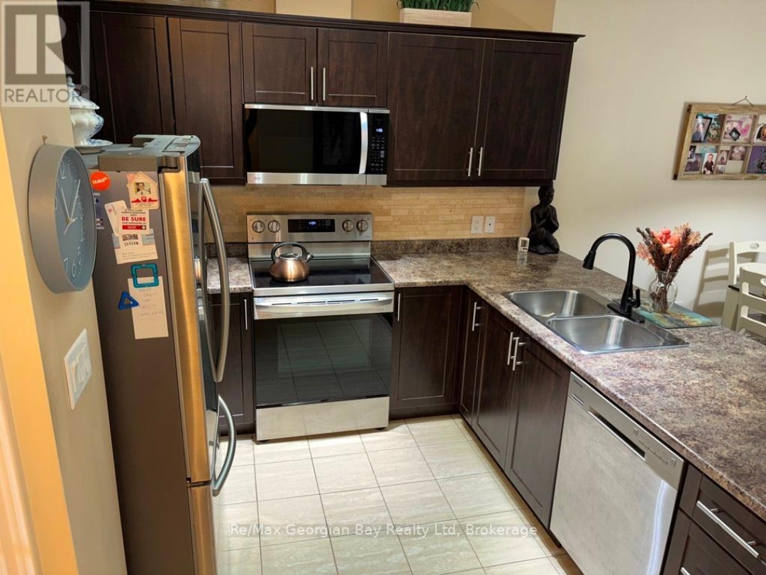 10 MAPLE COURT, 