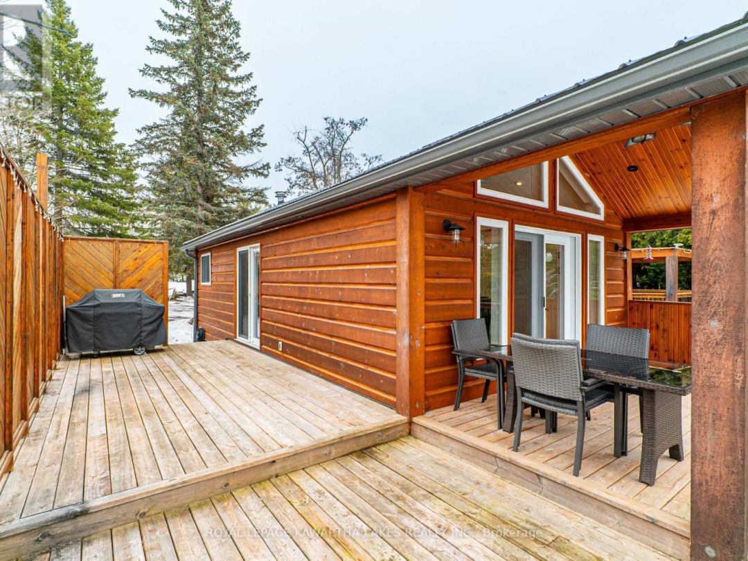63 ROBINSON AVENUE, Mitchell Lake