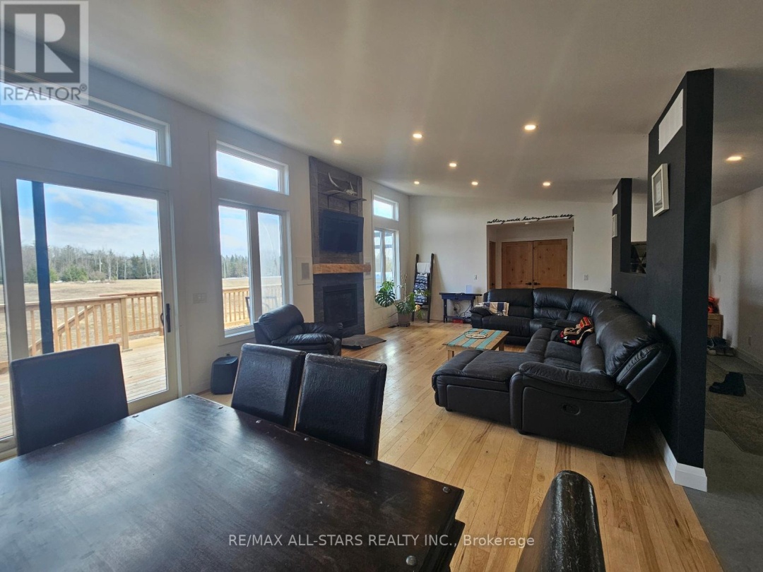 1062 NORTHLINE ROAD, Kawartha Lakes (Fenelon Falls)