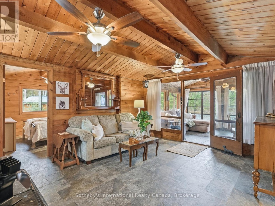 1041 CROCKFORD LANE S, Muskoka River