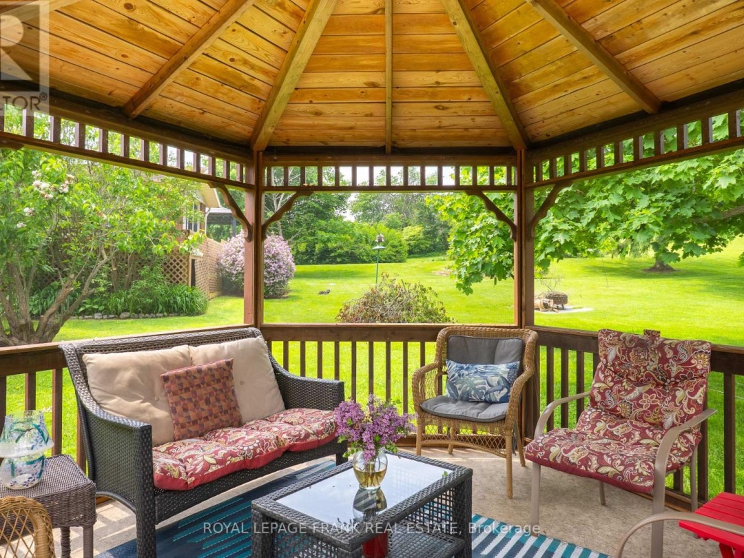 383 OLD SURREY LANE, Pigeon Lake