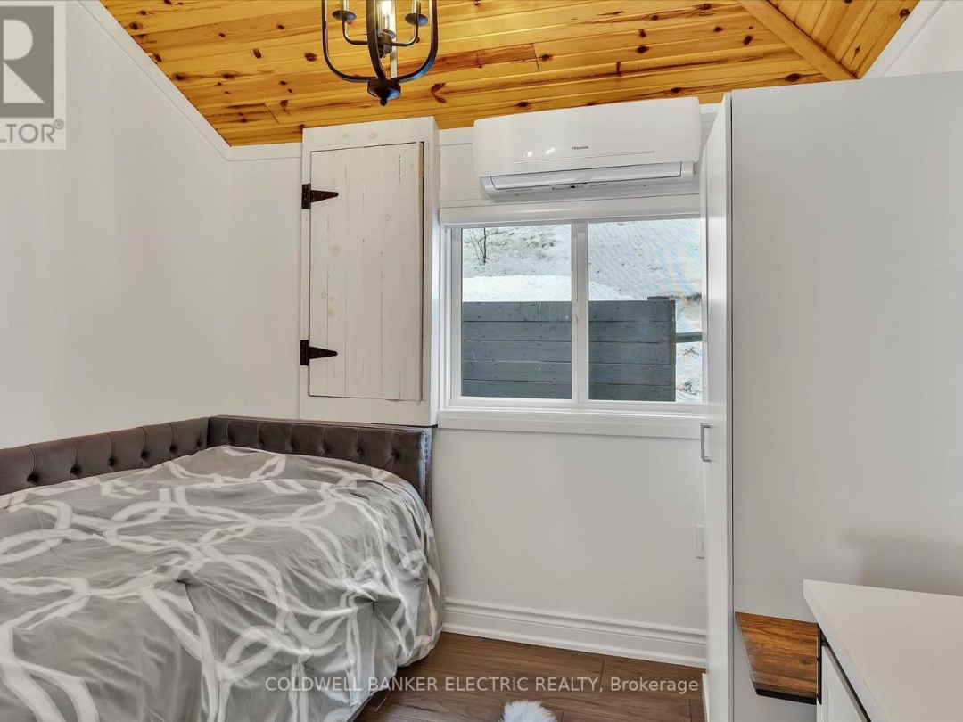 1224 MCCRACKENS LANE, 